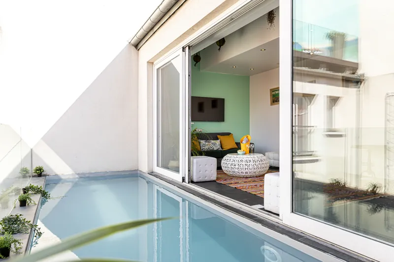 Suite avec piscine, Hôtel 1K, photographié par Maxime Ledieu