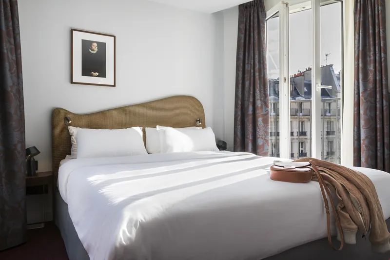 Chambre double, Hôtel Le Belloy, photographié par Maxime Ledieu
