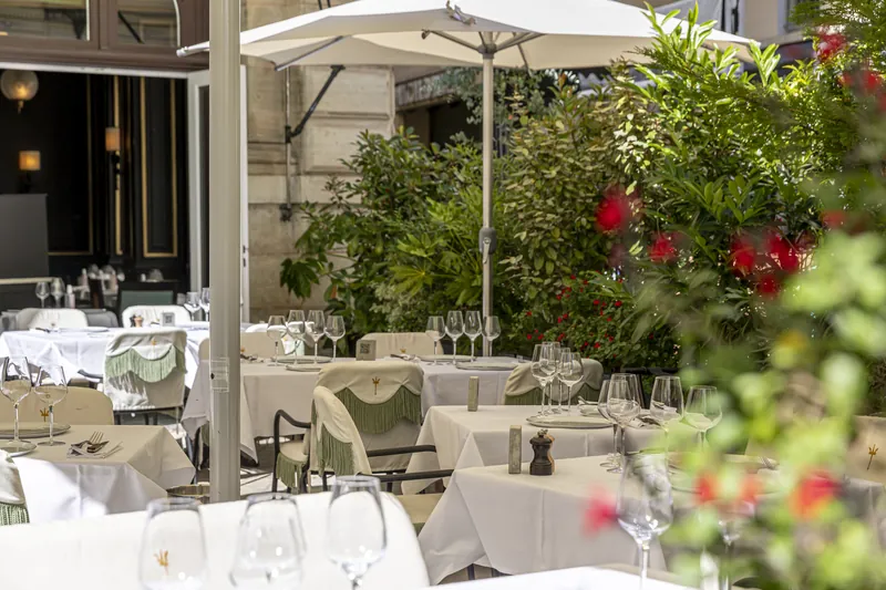 Terrasse, La Fontaine Gaillon, photographié par Maxime Ledieu